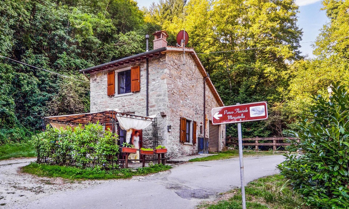 Ortignano Raggiolo House | 1 bedroom gorgeous home in Ortignano Raggiolo