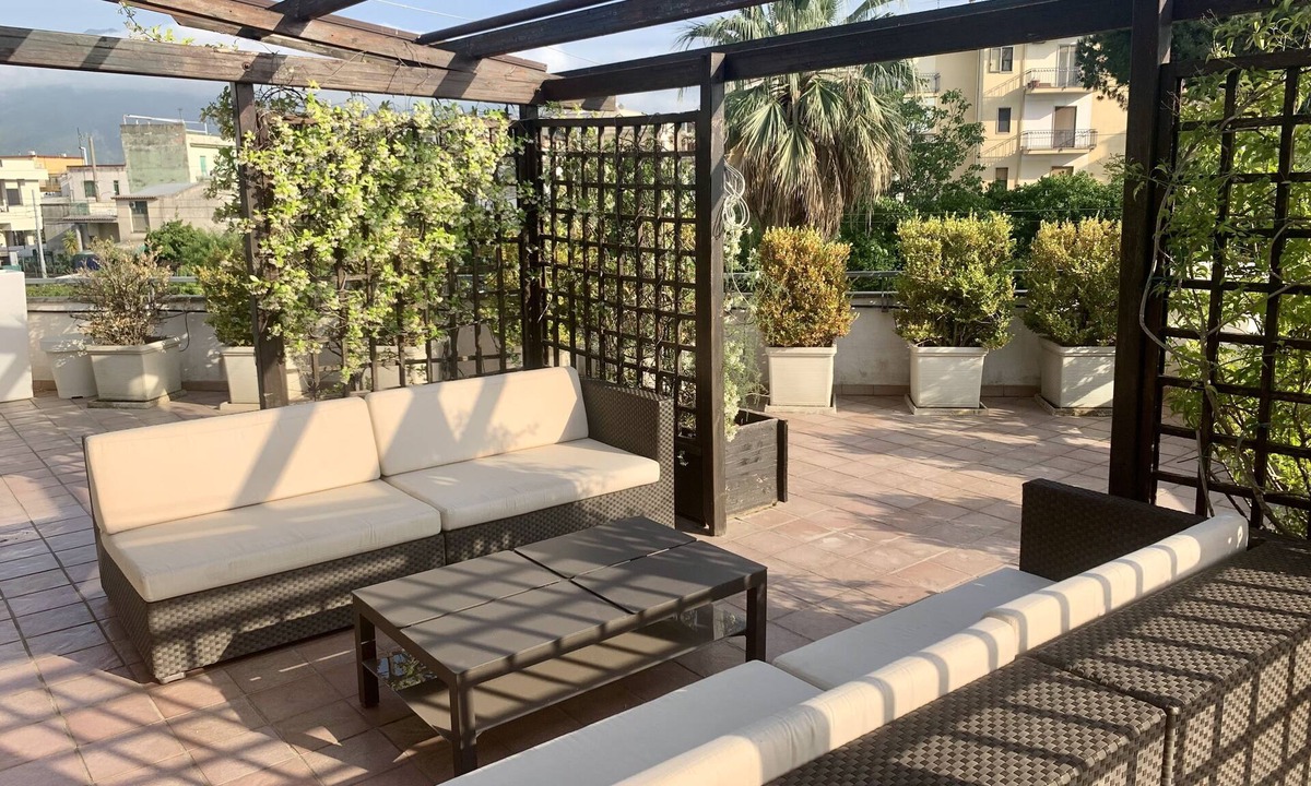 Pompei Villa | 150 m2 penthouse with a very large terrace in the heart of Pompeii