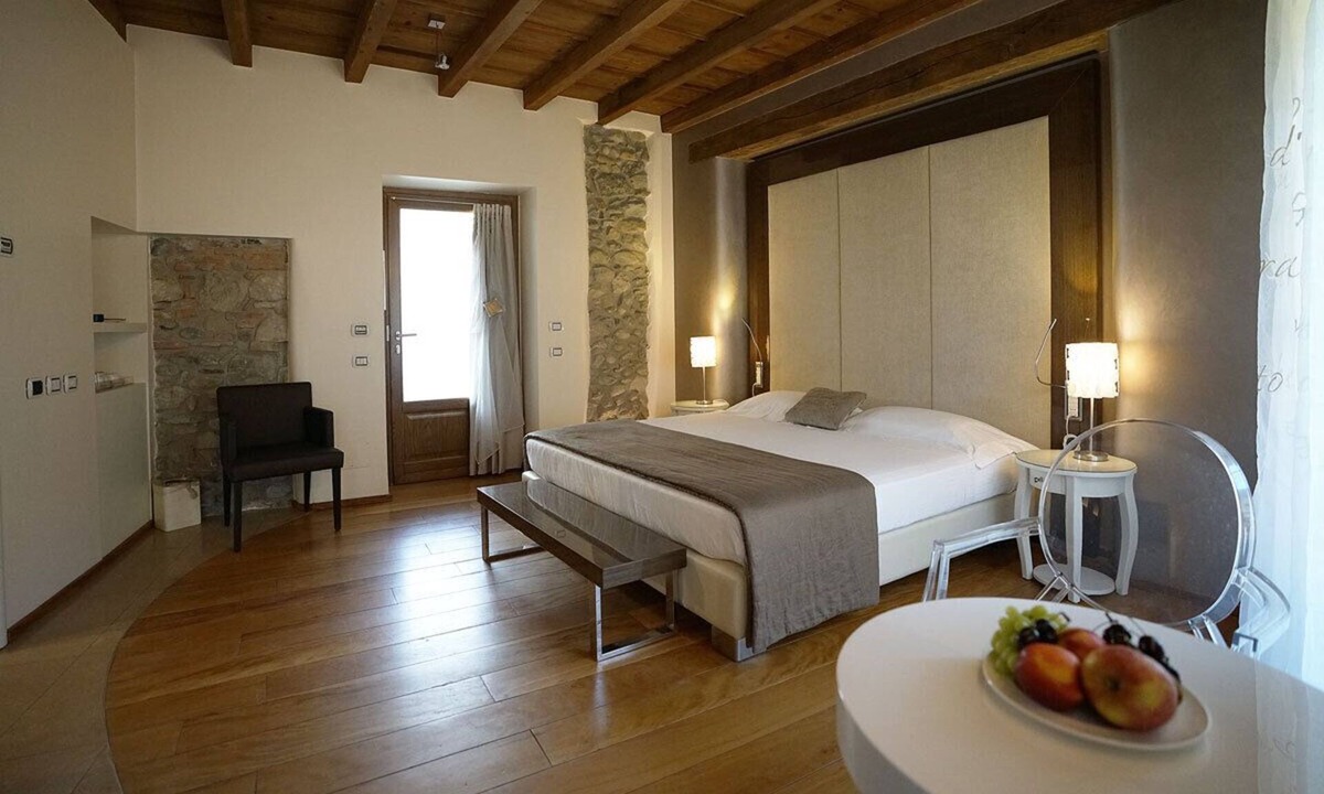 Arlate House | 1711 Luxury Guest House