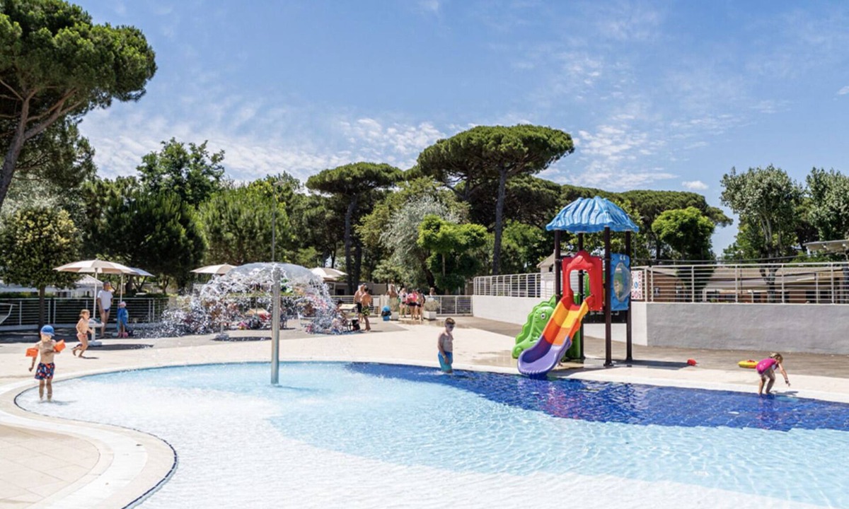 Lido Adriano House | 3 bedroom, 2 bathroom mobile home with veranda, terrace, in Punta Marina camping
