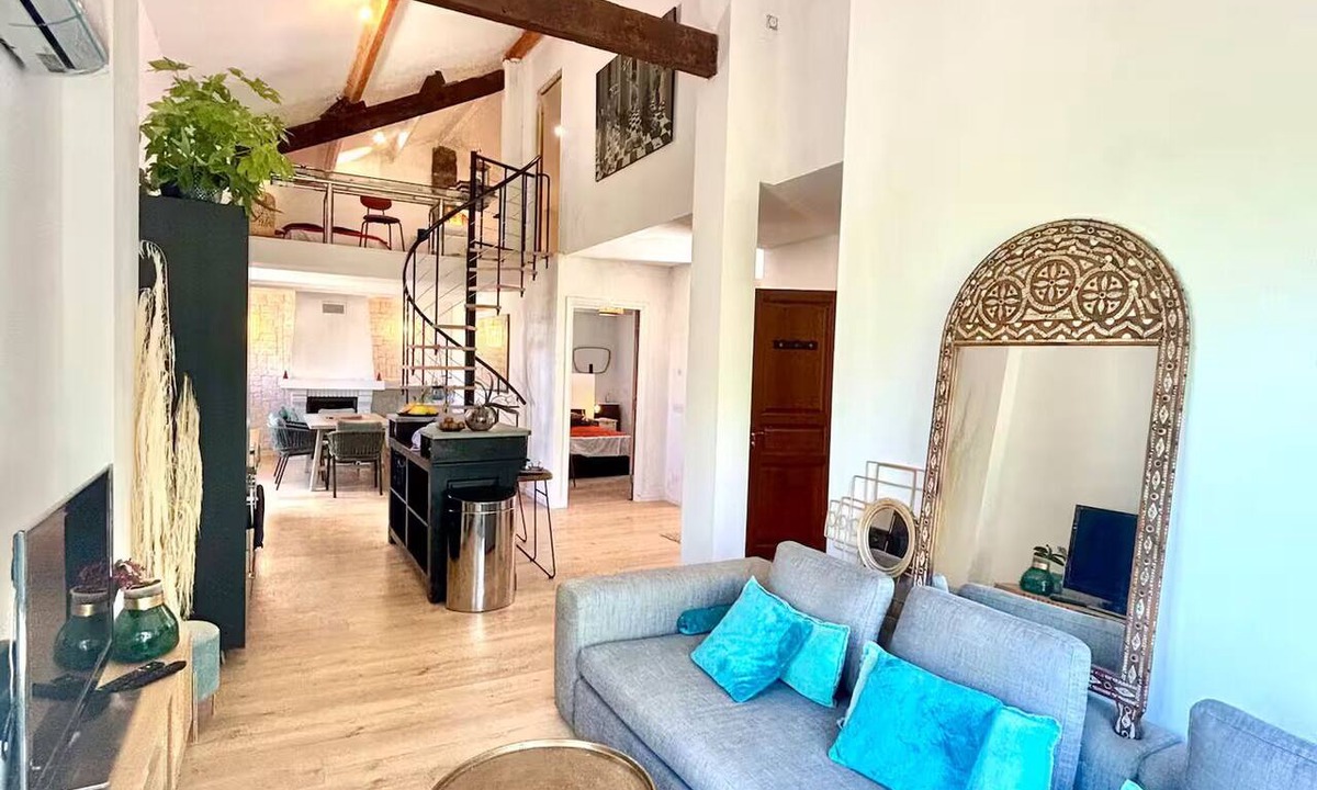 La Californie House | 3-minute walk to the beach, private villa, garden, parking, tram