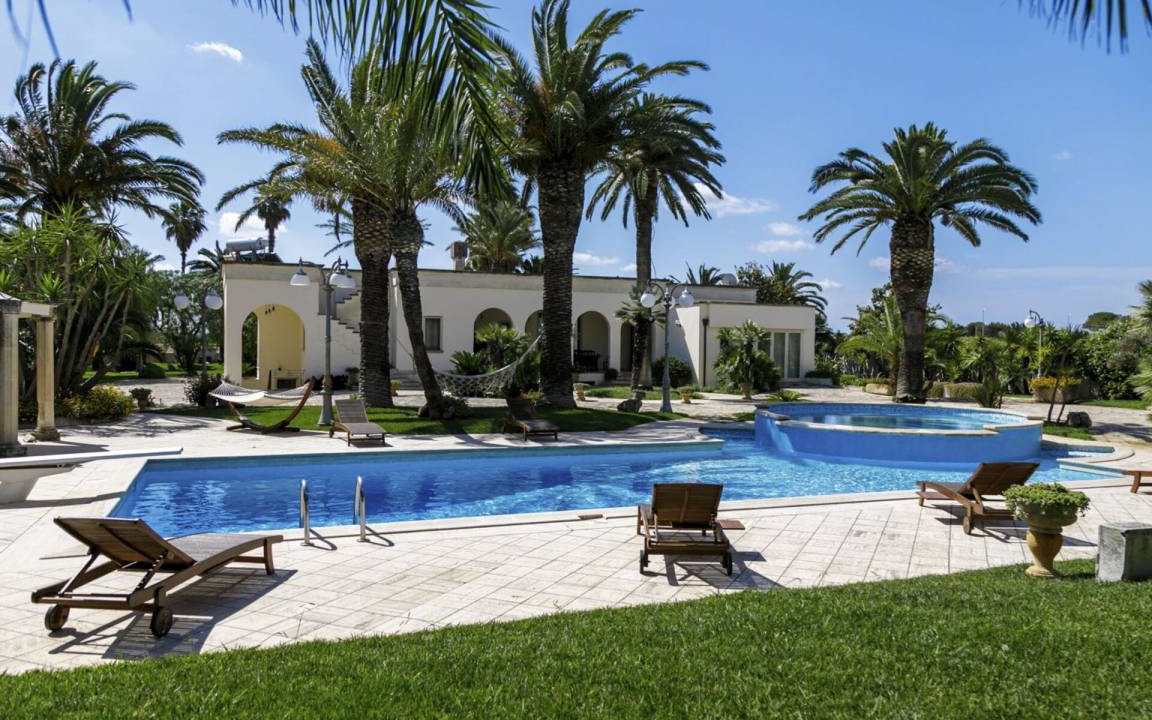 Nardo Villa | 400 m² Villa ∙ 4 bedrooms ∙ 10 guests