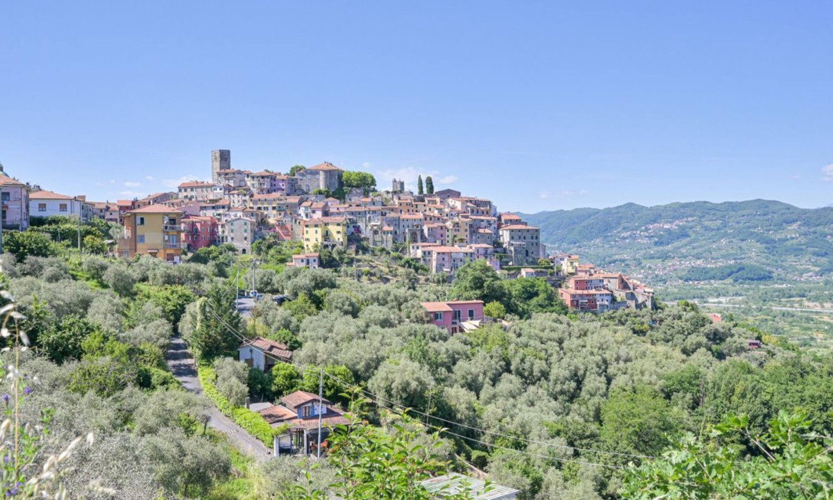 Vezzano Ligure Apartment | A comfortable 50 sqm apartment, perfect for two people, located on the ground floor of a period building.The property is located in Vezzano Ligure, a historic and scenic village in the province of La Spezia, ideal for those seeking a quiet yet convenient