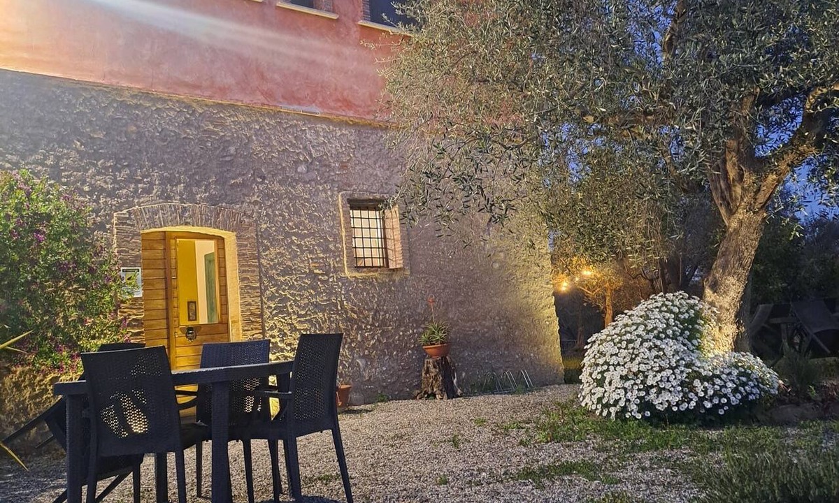Campagna House | A renovated farmhouse, an oasis of tranquility and elegance nestled among the olive trees