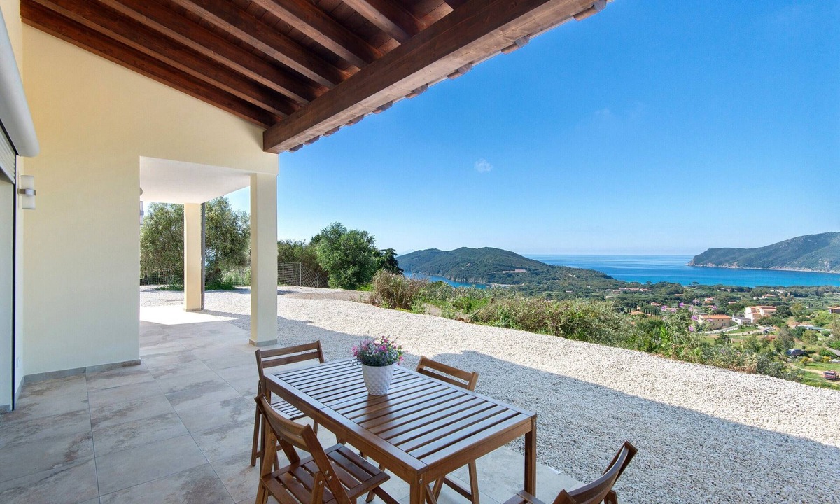 Lacona Apartment | Adriana Trilocale Apartment with Sea View and Wi-Fi