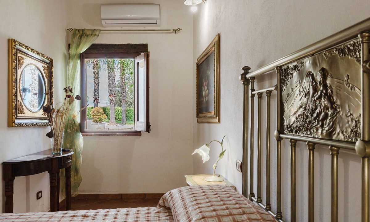 Monreale Apartment | Agriturismo Ponte Calatrasi Room 'Relax 13' with shared pool, Wi-Fi and air conditioning