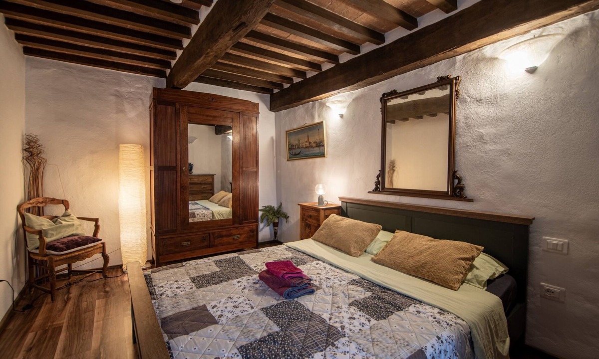 Castel del Piano Apartment | Andrea's Nido Apartment with Mountain View, Wi-Fi and Air Conditioning