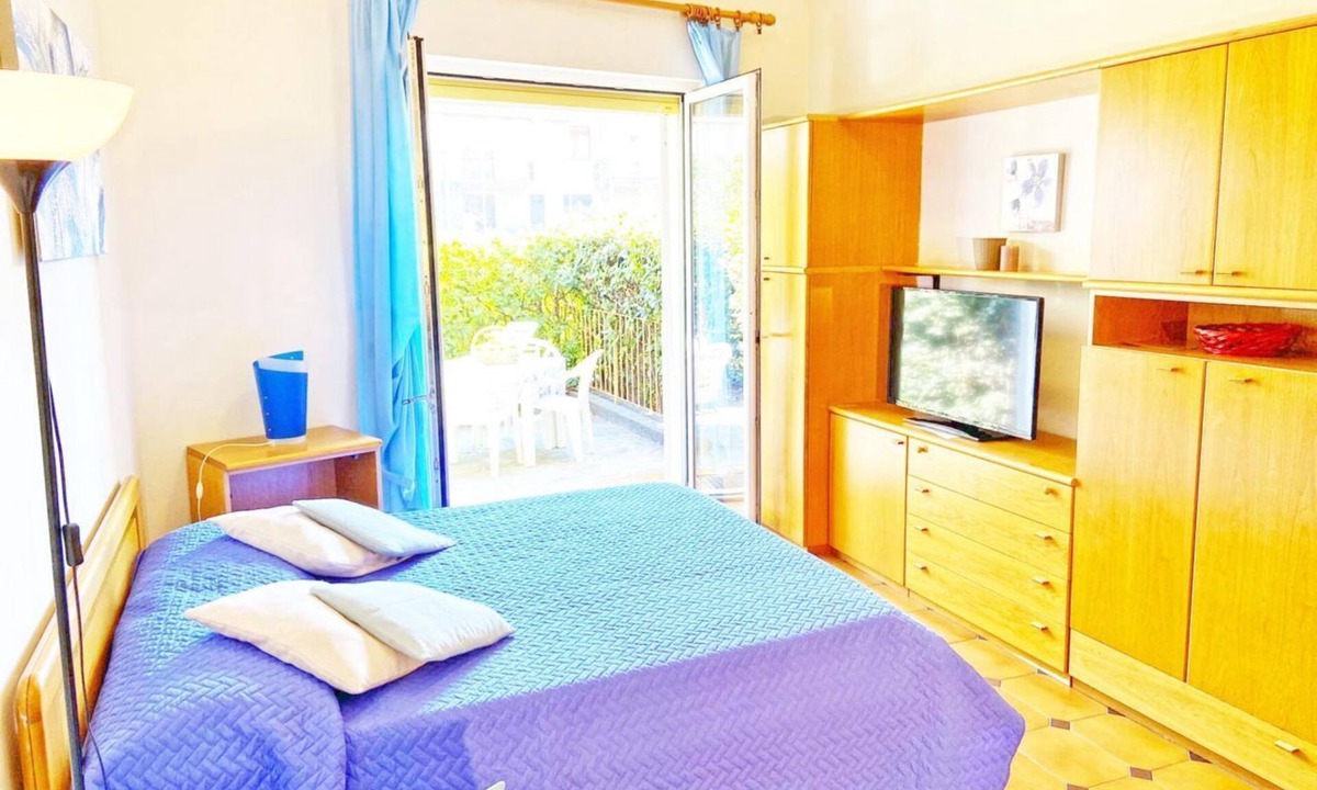 Santo Stefano al Mare Apartment | APARTMENT 50 meters from the SEA with private garden