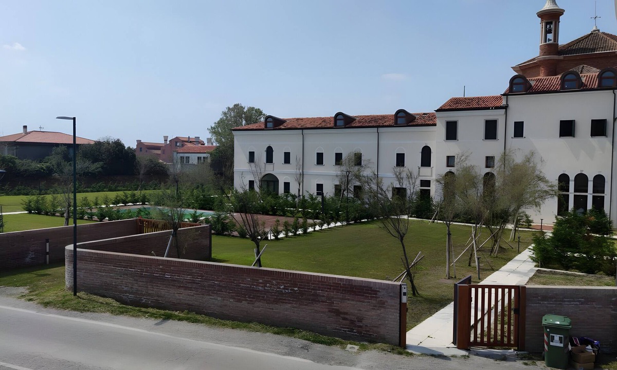 Pellestrina Apartment | Apartment '14' with Shared Pool, Garden, and Air Conditioning