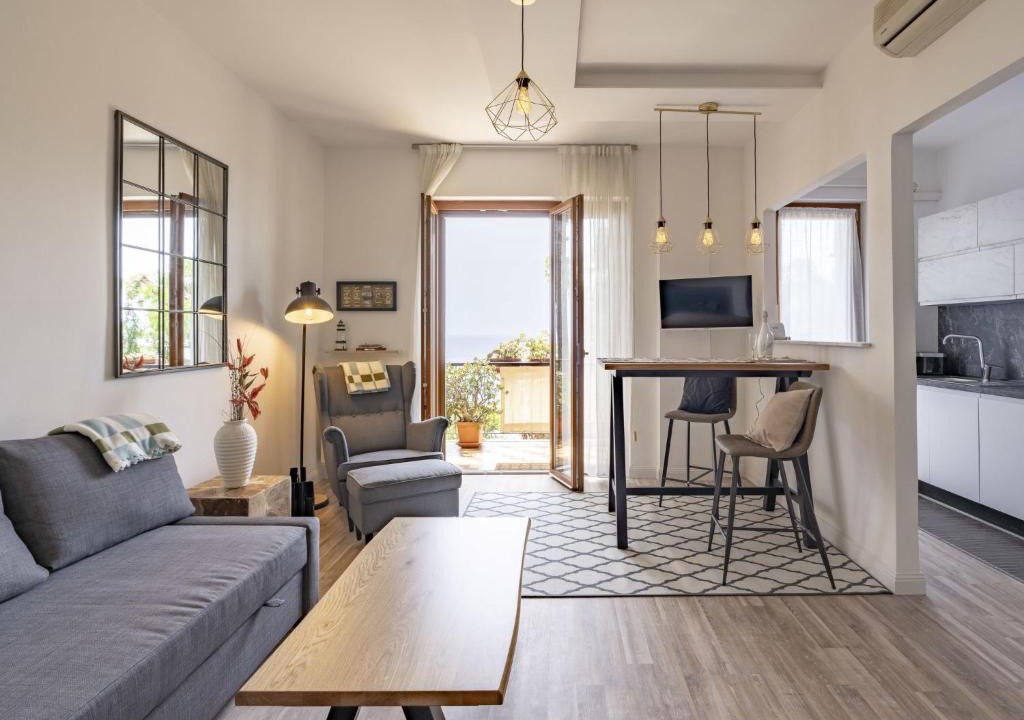 Cavi Apartment | Apartment Amica by Interhome