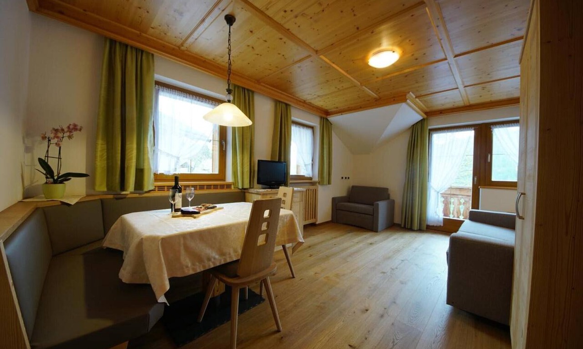 Longiaru Apartment | Apartment 'Agriturismo Grones' with Mountain View, Shared Terrace and Wi-Fi
