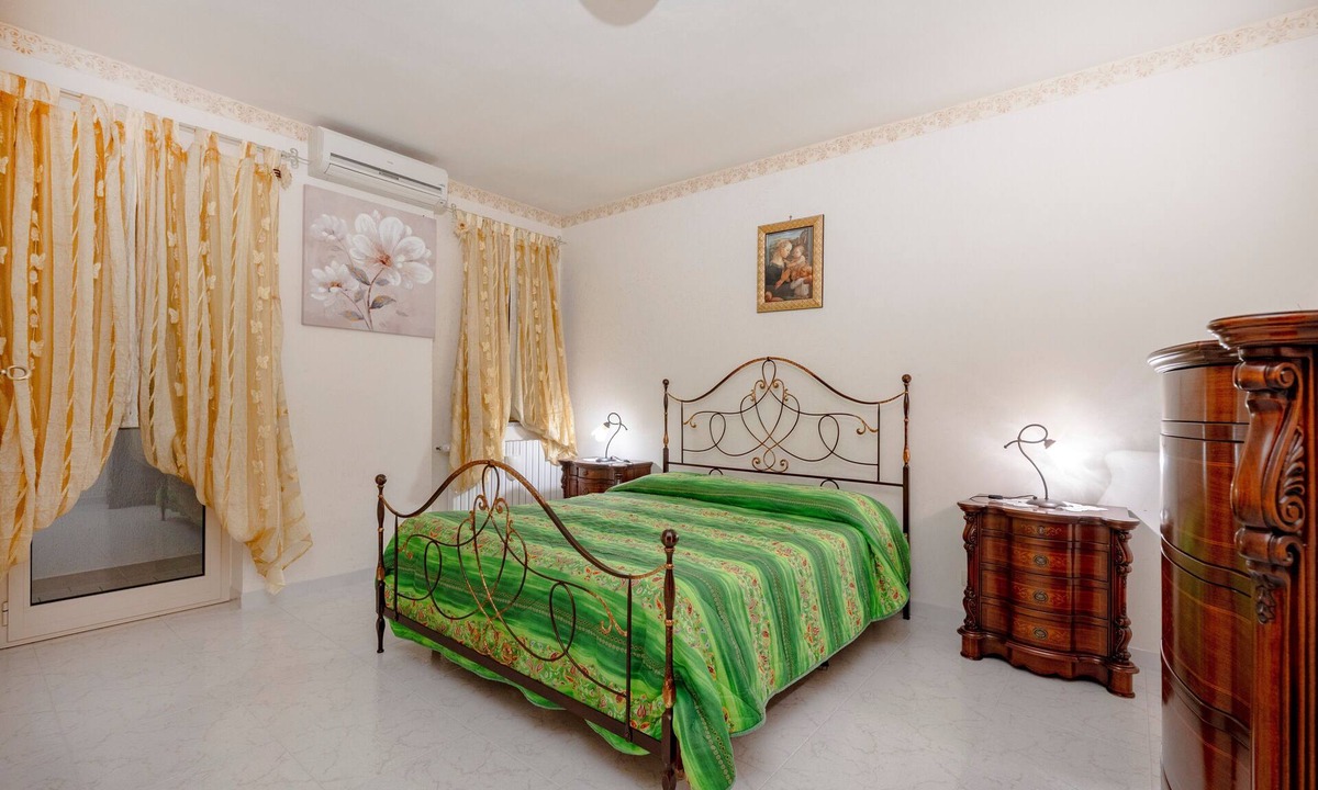 Alberobello Apartment | Apartment 'Alberobello Relax' with Balcony and Air Conditioning
