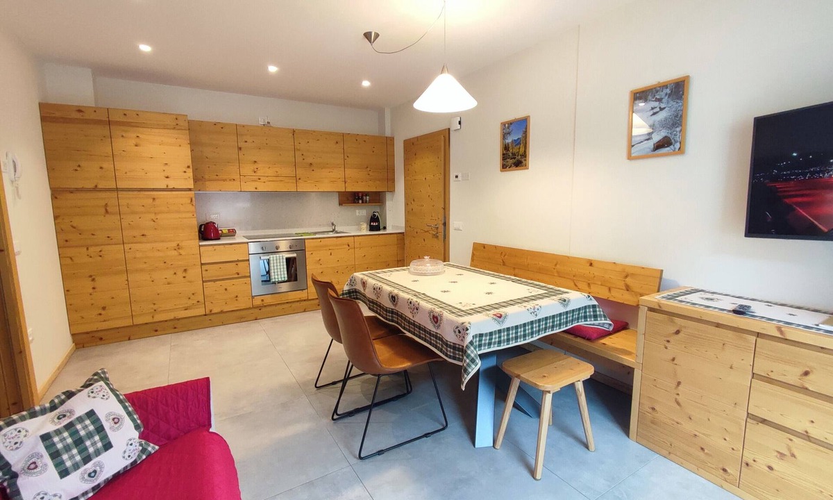 Rabbi Apartment | Apartment 'Casa Vacanze Heidi in Val Di Rabbi' with Mountain View, Balcony and Wi-Fi