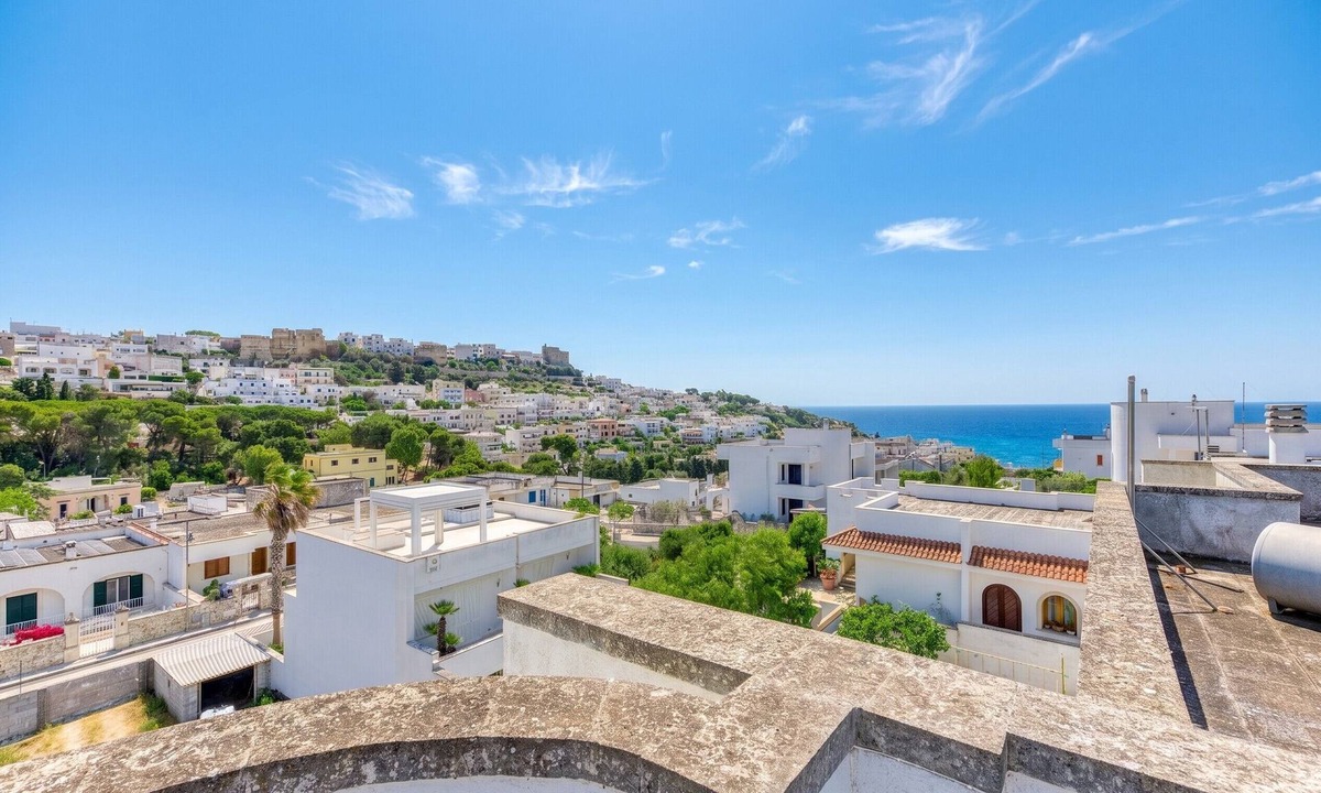 Castro Marina Apartment | Apartment 'La Casa Di Katia' with Private Terrace, Wi-Fi and Air Conditioning