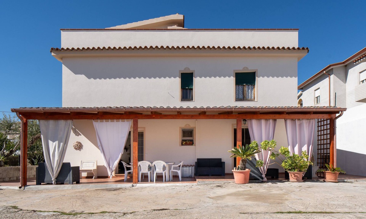 Irgoli House | Apartment 'Le Lantane' with Mountain View and Wi-Fi