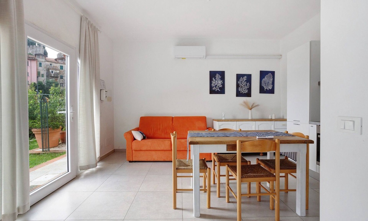 Ameglia Apartment | Apartment 'Montemare' with Private Garden, Wi-Fi and Air Conditioning
