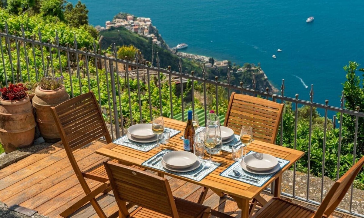 Riomaggiore Apartment | Apartment 'Orizzonte Damare' with Sea View, Wi-Fi and Air Conditioning