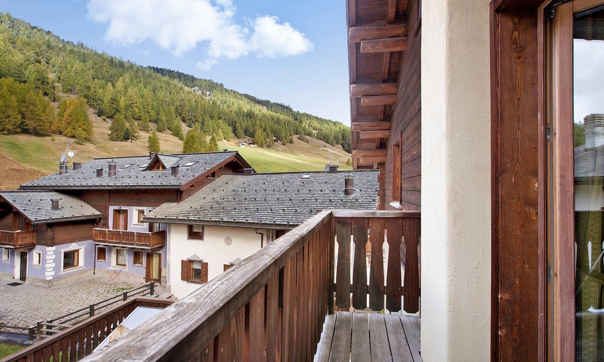 Valtellina Apartment | Apartment Palipert Baita Aris with Mountain View, Balcony & Wi-Fi