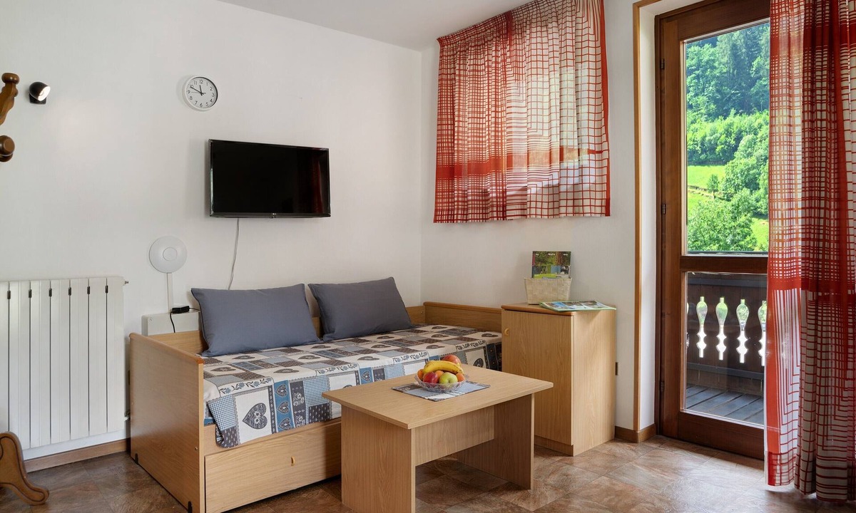 Pracorno Apartment | Apartment 'Trilocale 1' with Shared Garden, Balcony and Wi-Fi