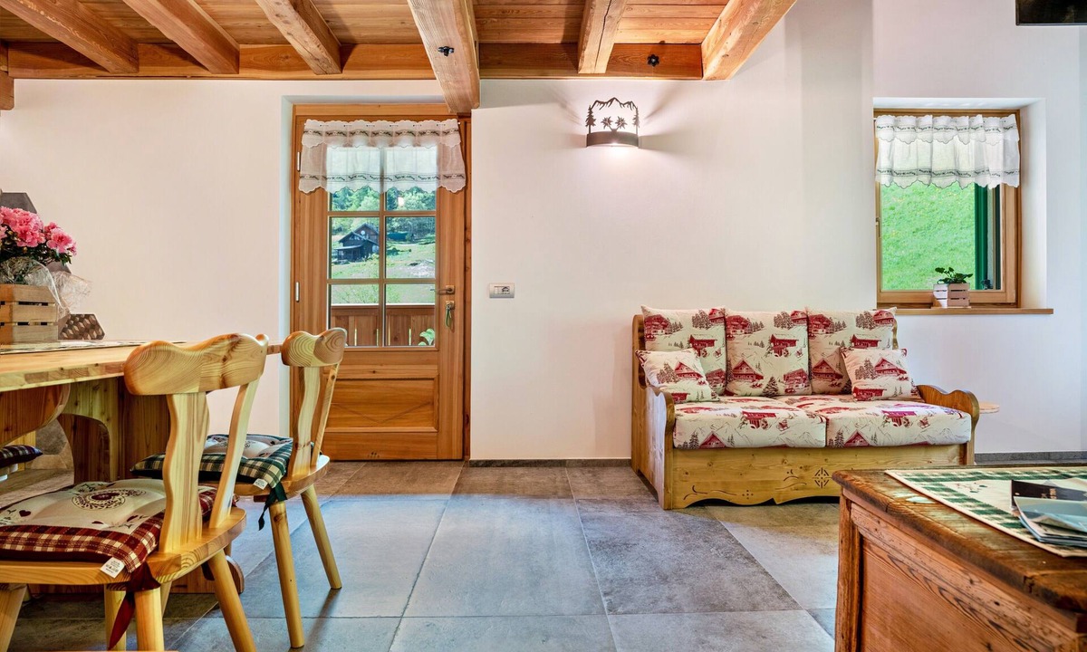 Rabbi Apartment | Apartment 'Whisper of the Stream' with Mountain View, Shared Garden and Wi-Fi