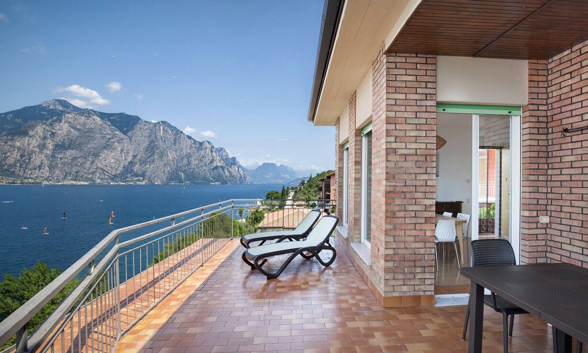 Campagnola Apartment | Apartment Windows On The Lake