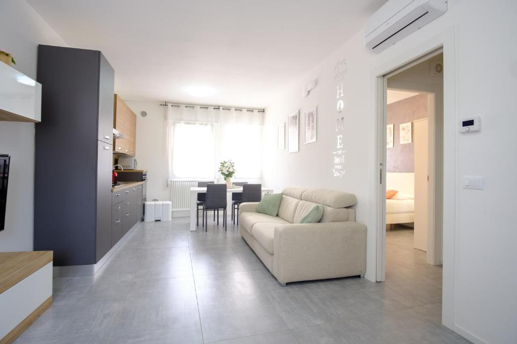 Bagnolo Apartment | Appartamento Business Duplex 95mq - Doppia Terrazza XXL - 2 bagni - Check-in Codice