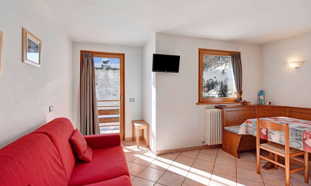 Valtellina Apartment | 'Appartamento Vago' with Mountain View, Wi-Fi, Balcony & Garden