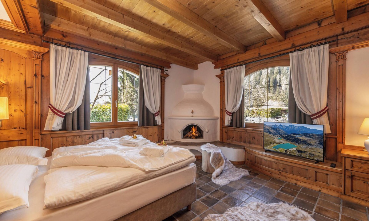 Pinzolo Ski Chalet | Apt "Garden": elegant, mountainous with park and biolago