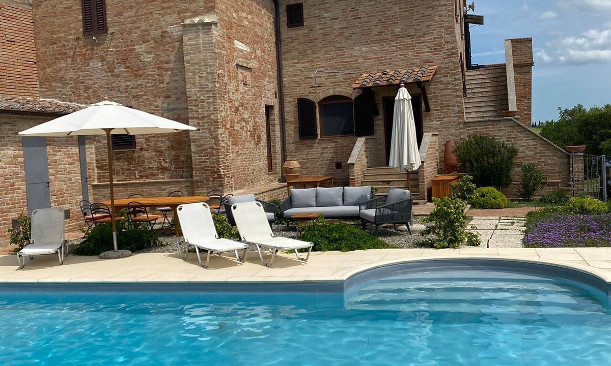 Bollano House | Authentic Tuscan house. Near Siena. Large pool. Phenomenal 360° views.