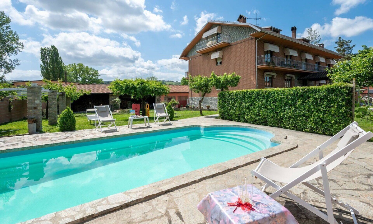 Castagnole delle Lanze Apartment | Beautiful apartment for 4 guests with pool, A/C, WIFI, TV and patio