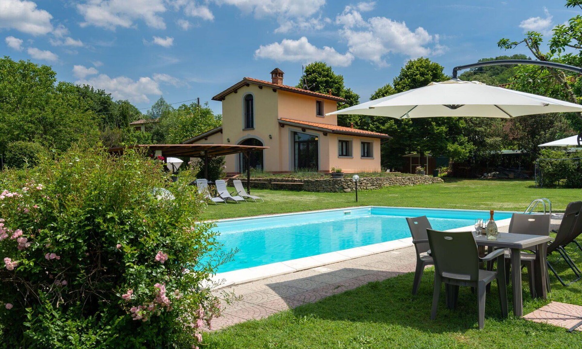 Terranuova Bracciolini Villa | Beautiful private villa for 4 guests with pool, WIFI, TV and pets allowed