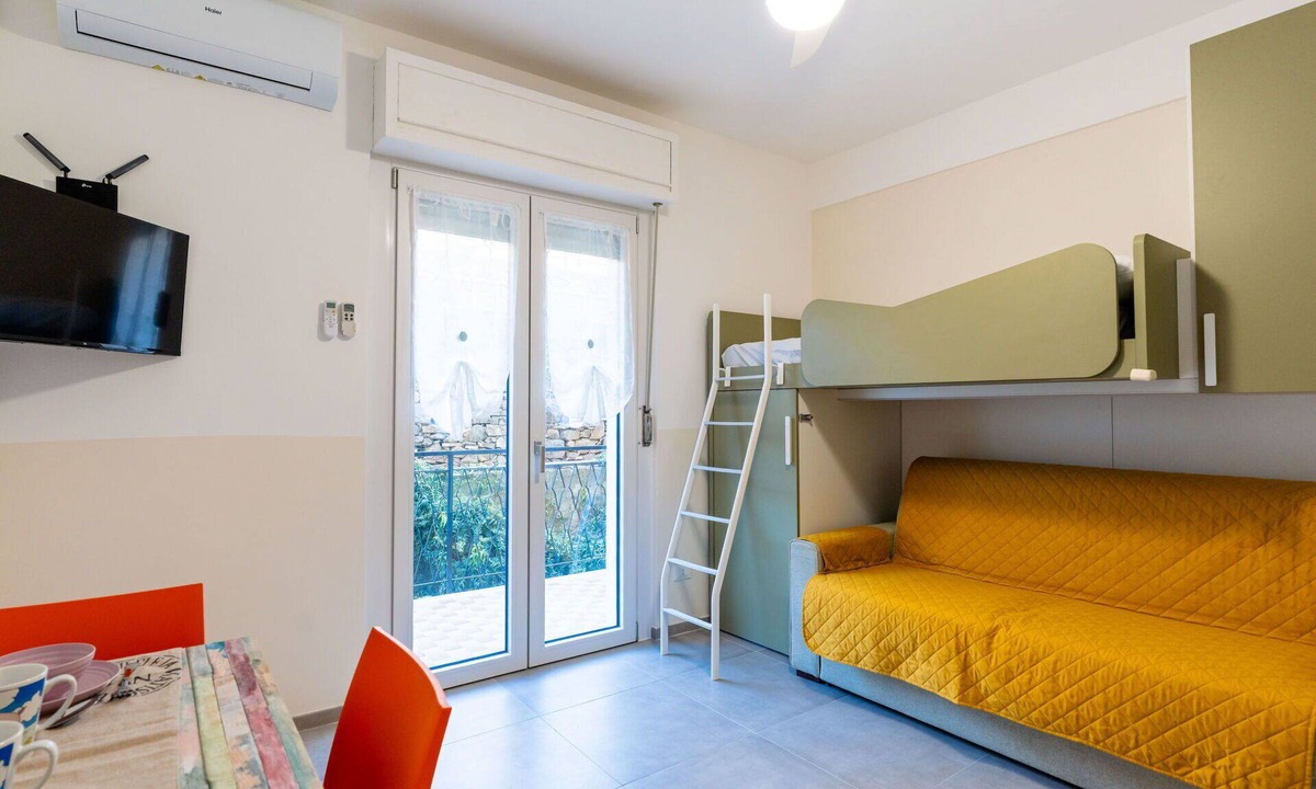 Santo Stefano al Mare Apartment | Beautiful apartment for 3 guests with WIFI, A/C, TV, balcony and pets allowed