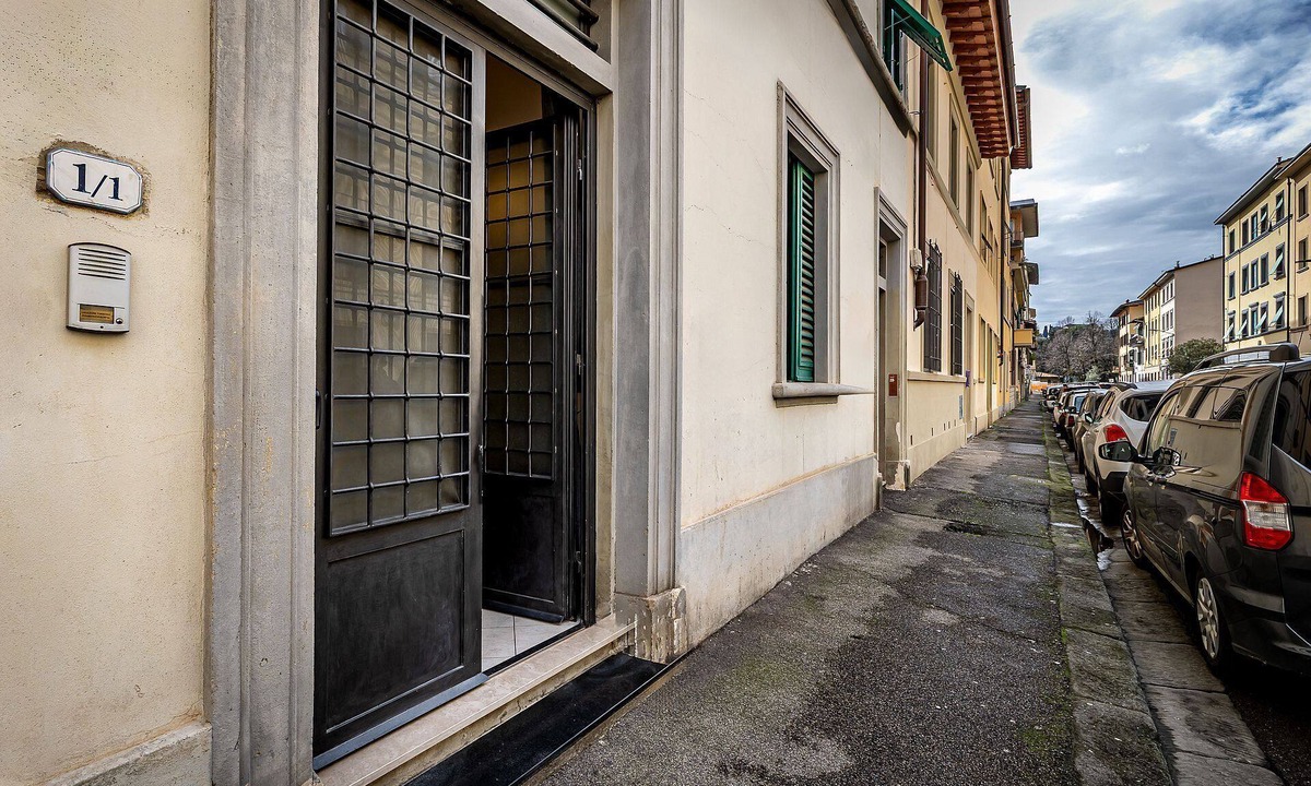 Gavinana Apartment | Beautiful 1-bedroom apartment w/AC, Garden View + 4K Projector Outside ZTL