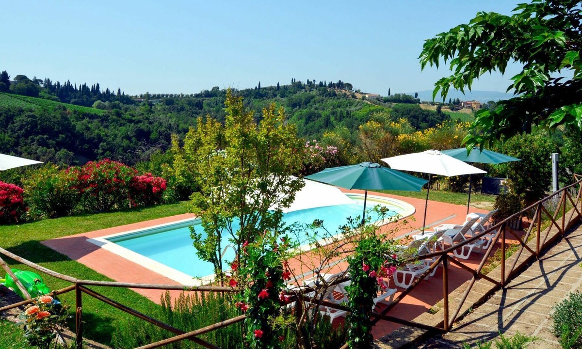 Certaldo Villa | Beautiful apartment in villa for 5 guests with WIFI, pool, A/C, TV, patio, pets allowed and park...
