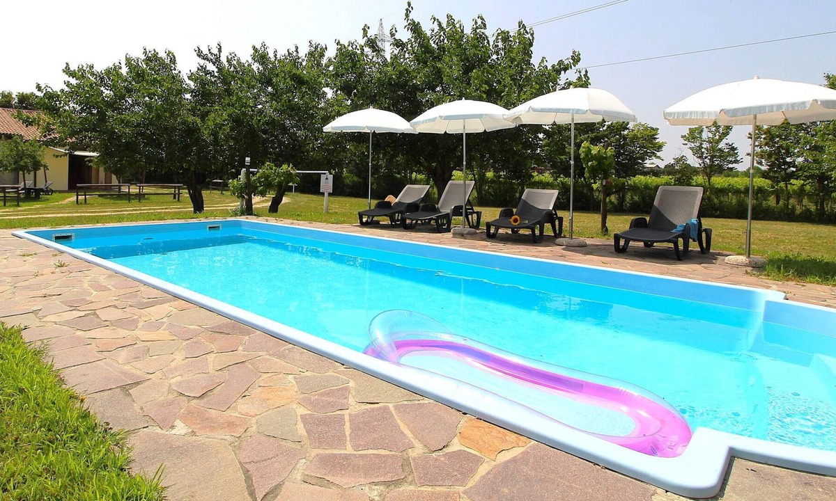 Silea House | Beautiful apartment in villa for 4 people with WIFI, A/C, pool, patio and pets allowed