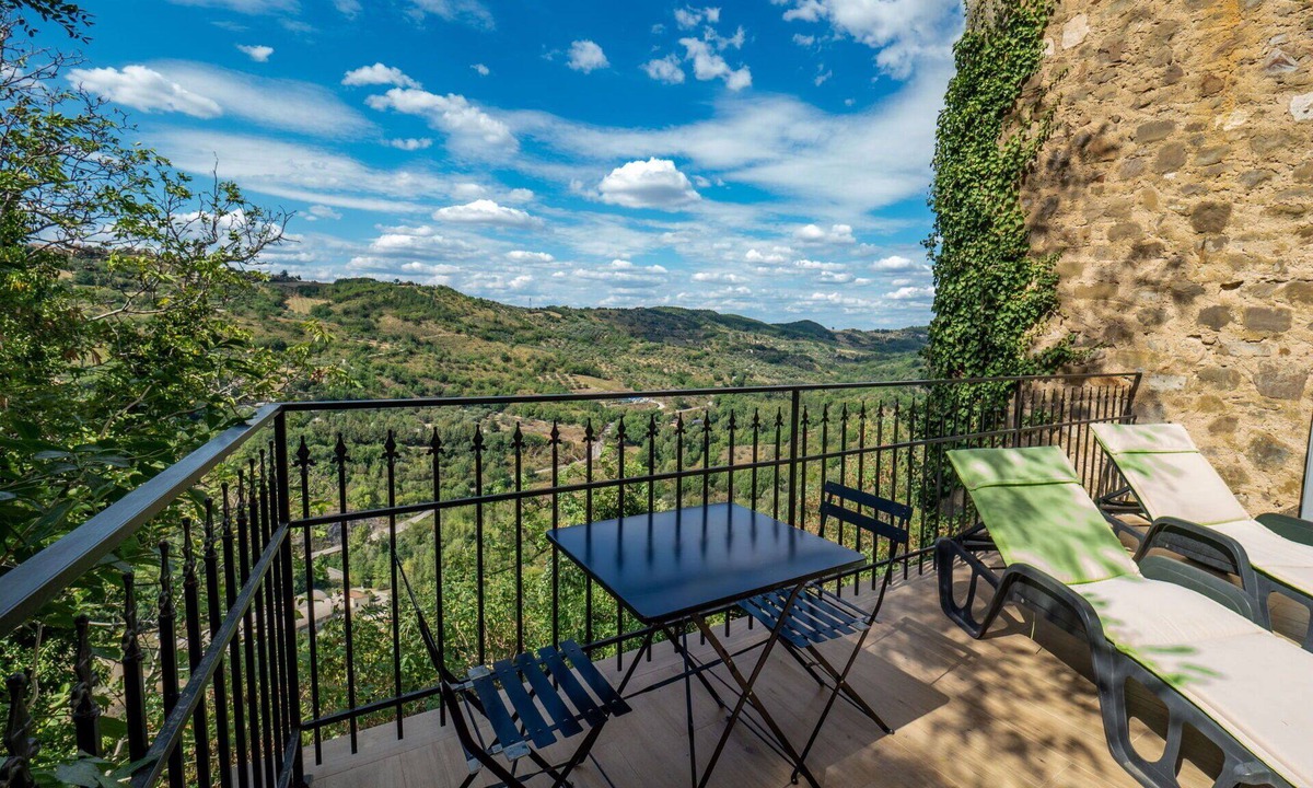 Seggiano House | Beautiful private villa for 4 people with hot tub, WIFI, A/C, TV, terrace and panoramic view