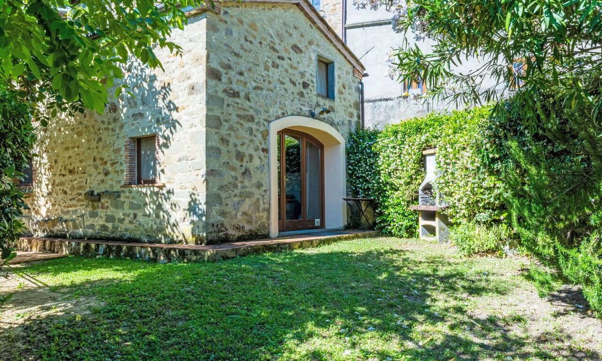 Pescia Villa | Beautiful private villa for 2 people with TV, terrace and panoramic view