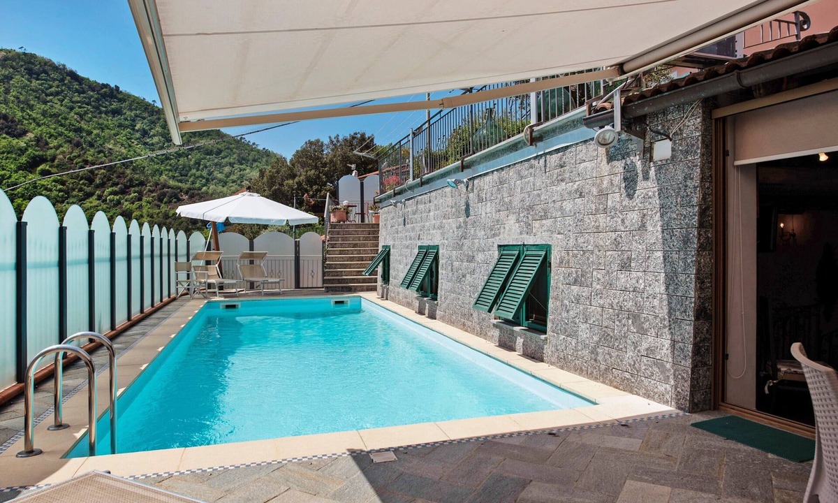 Varazze Bed & Breakfast | Bed and Breakfast 'Gocce Di Cristallo' with Sea View, Wi-Fi and Air Conditioning