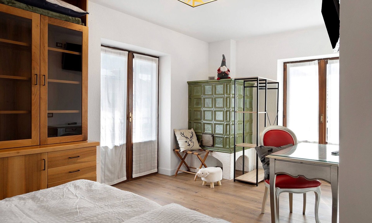 Pellizzano Bed & Breakfast | Bed and Breakfast 'Pellizzano' with Balcony and Wi-Fi