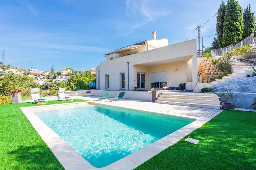 Nice Villa | BELLET HILLS VI4193 by Riviera Holiday Homes