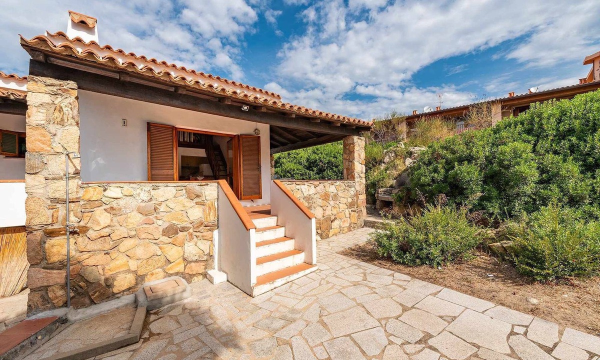 Pittulongu Apartment | BILO CARAIBI 2: lovely vacation home in villa just 150 meters from the sea