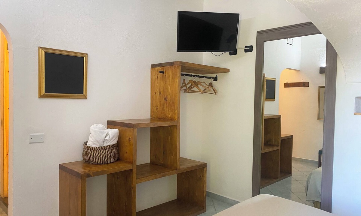 Ischia Porto Hotel | Black Market Hotel