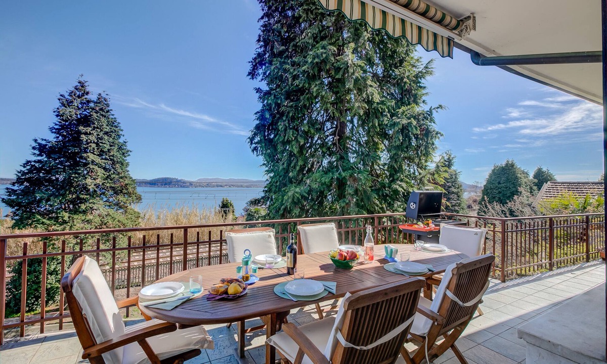 Belgirate Villa | Blooming Villa Cos with Garden and Lake View, Belgirate, Italy