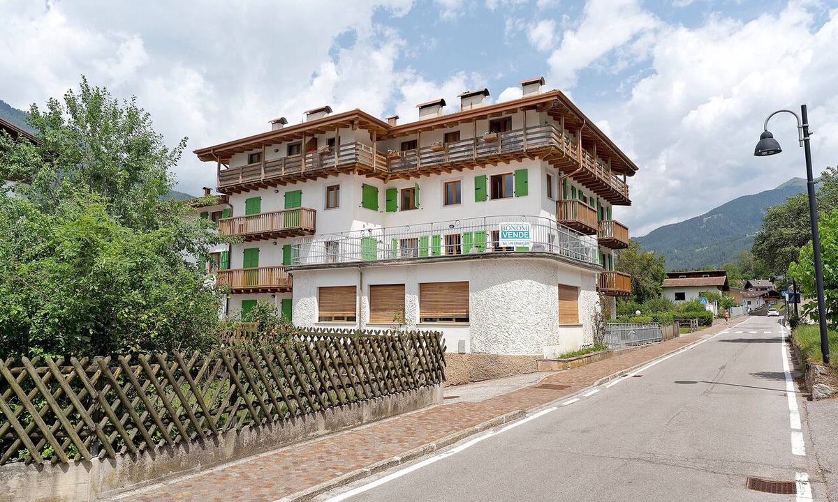 Bocenago Apartment | Bocenago Duplex Apartment with Mountain View, Private Terrace and Wi-Fi