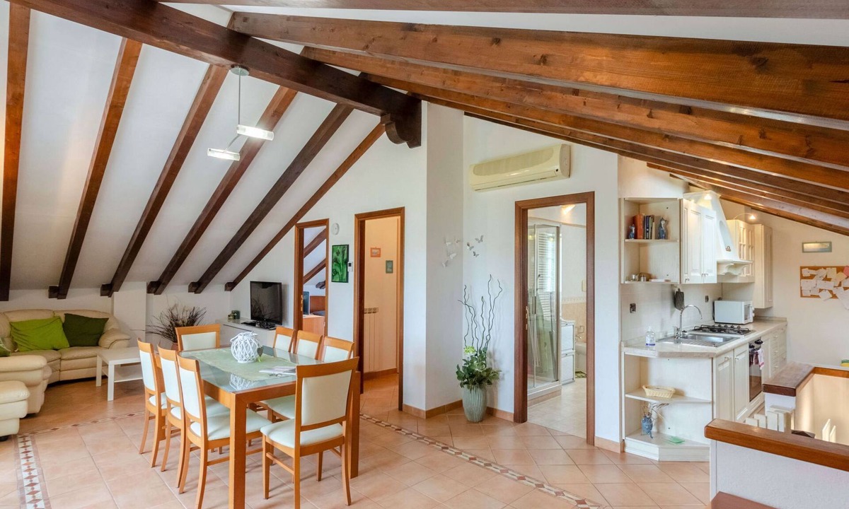 San Massimo Apartment | Ca du Pescou Charmantes Dachgeschoss in San Massimo by Interhome