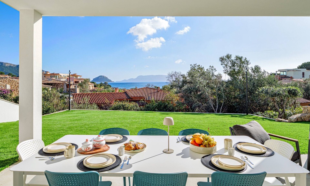 Baia Caddinas Apartment | Cala Sole Suite Apartment with Garden, Sea View, Wi-Fi, Air Conditioning