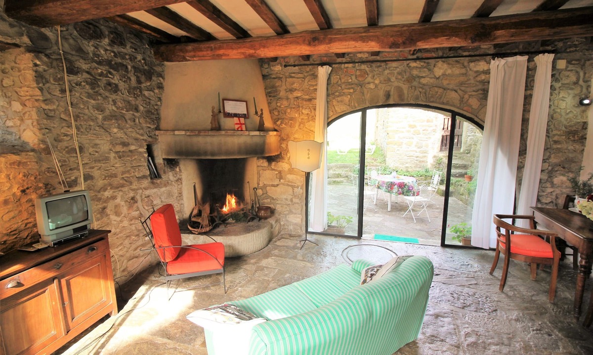 Londa House | Casa Arco: Charming Cottage With Shared Pool And Valley Views near Florence