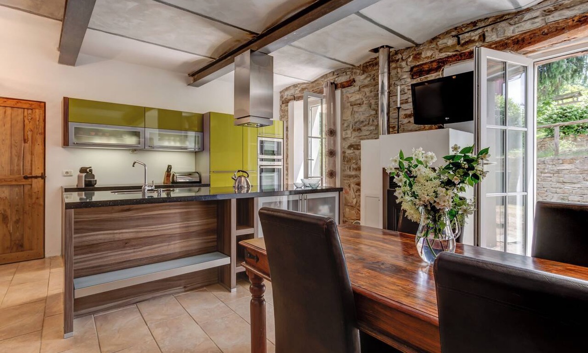 Cortemilia Apartment | Casa Coniglio, Cascine Crema: Modern apartment, large pool, pool house, billiards.