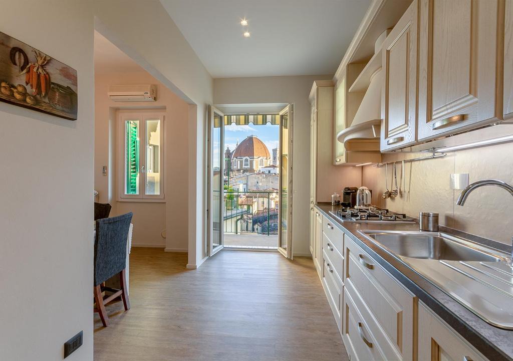 Santa Maria Novella Apartment | Casa di Paola - terrace with view in Florence