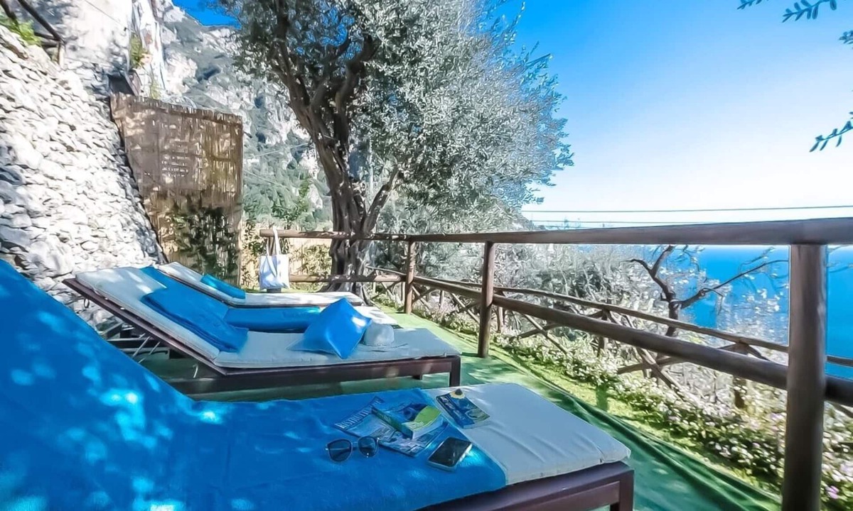 Laurito Villa | Casa Maiore, House with terrace and sea views